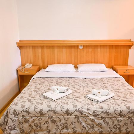 Hotel 13 Linden Treze Tílias Екстериор снимка